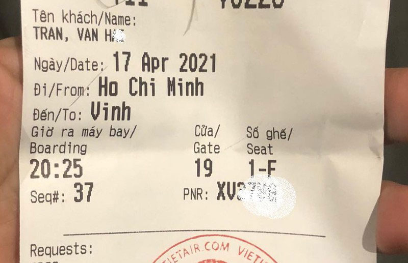 Tấm vé hạng thương gia được một người tốt bụng tặng anh Trần Văn Hải để anh về quê kịp nhìn con gái lần cuối Ảnh: CTV