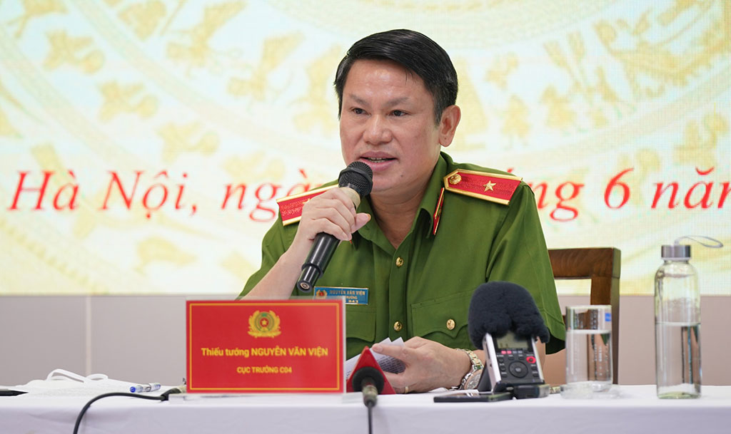 Thiếu tướng Nguyễn Văn Viện thông tin tại cuộc họp ẢNH: ĐÌNH TRƯỜNG