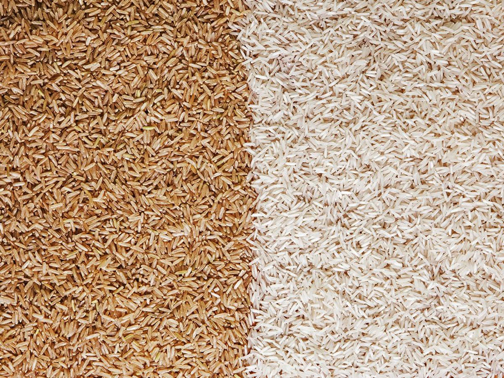 Người bệnh tiểu đường nên ăn cơm gạo lứt thay cho cơm gạo trắng Shutterstock
