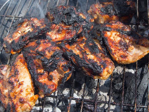 Thịt nướng bị cháy sẽ tạo ra các hợp chất gây ung thư Shutterstock