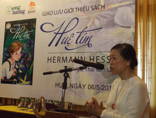 Dịch giả Thái Kim Lan tại buổi giới thiệu sách. 