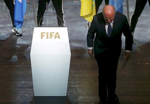 Chủ tịch FIFA Sepp Blatter bất ngờ tuyên bố tự chức - Ảnh: Reuters