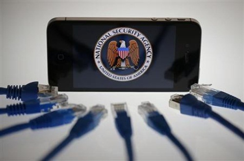 Chương trình theo dõi điện thoại của NSA nhiều khả năng tiếp tục  nhưng sẽ có một số sửa đổi - Ảnh: Reuters