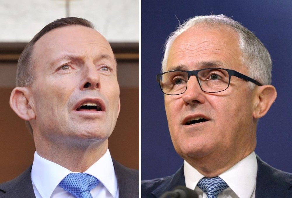 Những phát ngôn và quyết định gây sốc là nguyên nhân không nhỏ khiến ông Abbott (trái) mất ghế lãnh đạo đảng Tự do vào tay ông Turnbull - Ảnh: AFP