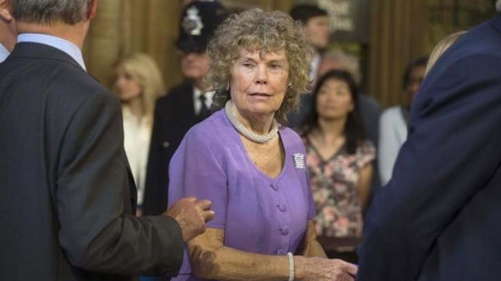 Bà Kate Hoey (giữa), đồng chủ tịch của nhóm vận động yêu cầu Anh rút khỏi EU - Ảnh: Reuters