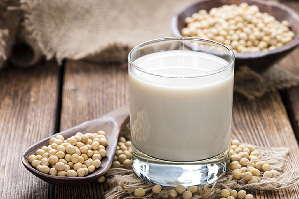 Chống lão hóa da nhờ uống sữa đậu nành thường xuyên