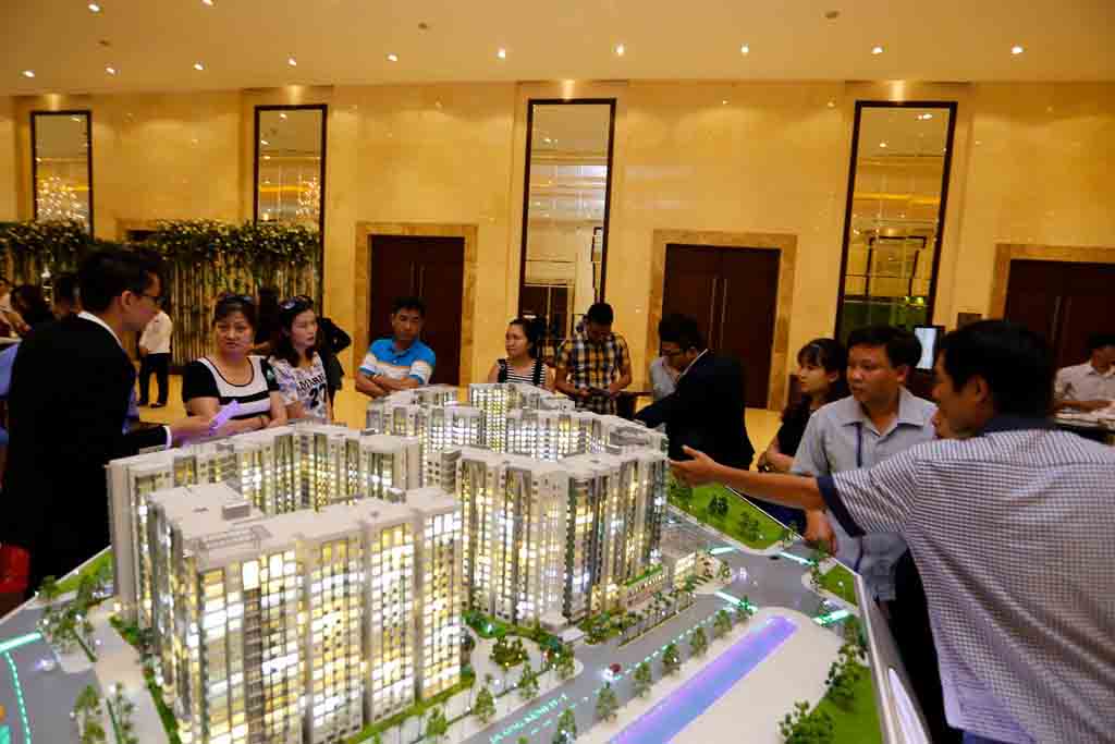 Dự án Emerald Precinct tọa lạc trong khuôn viên Celadon City - Q.Tân Phú, TP.HCM được giới tri thức và gia đình trẻ nhắc đến như đảo quốc Singapore thu nhỏ, một thiên đường nghỉ dưỡng tại gia. 