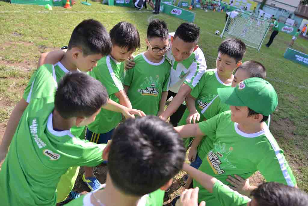Thể thao rất quan trọng vì giúp các em nhỏ có thể lực tốt và phát triển những kỹ năng khác như tính kỷ luật và tinh thần đồng đội