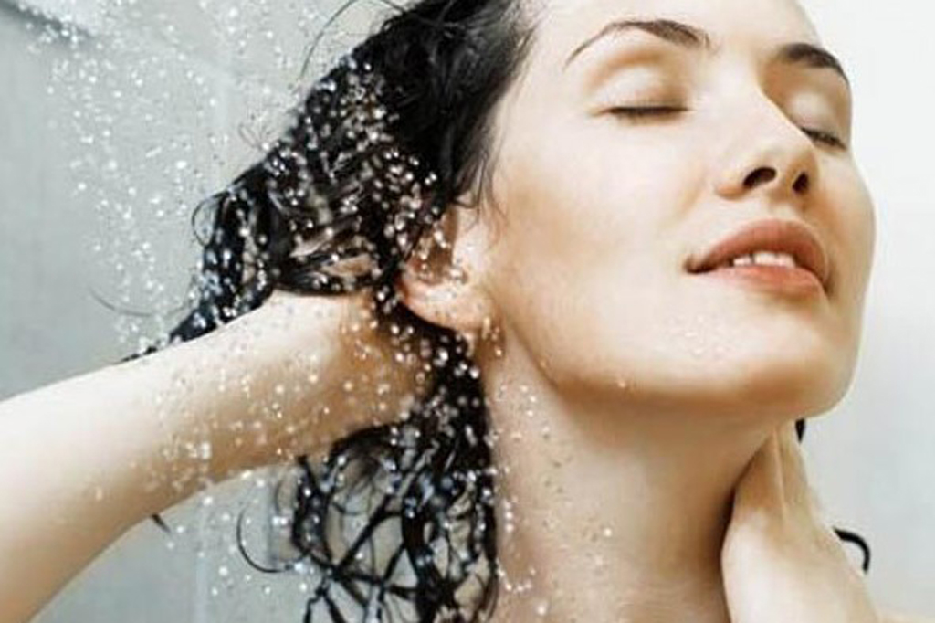 Bạn cần làm sạch làn da tốt hơn mỗi khi mưa đến