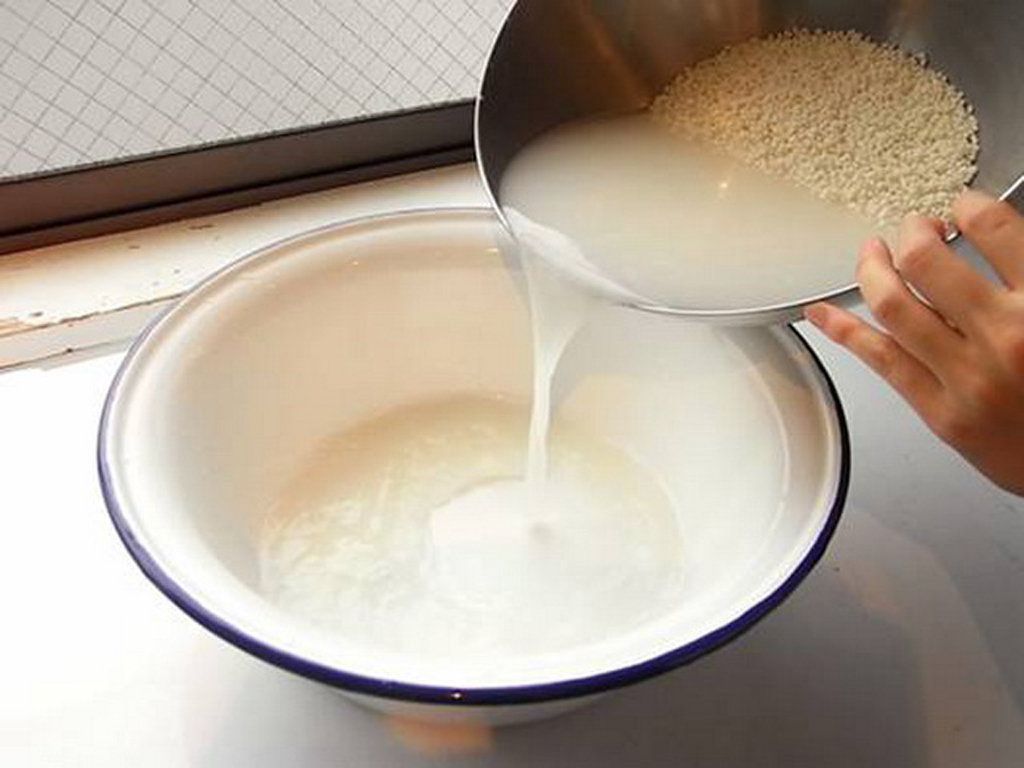 Sử dụng nước vo gạo làm sáng da tự nhiên hiệu quả