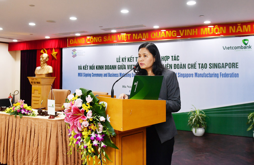 Bà Đinh Thị Thái - Phó tổng giám đốc Vietcombank phát biểu tại Lễ ký kết
