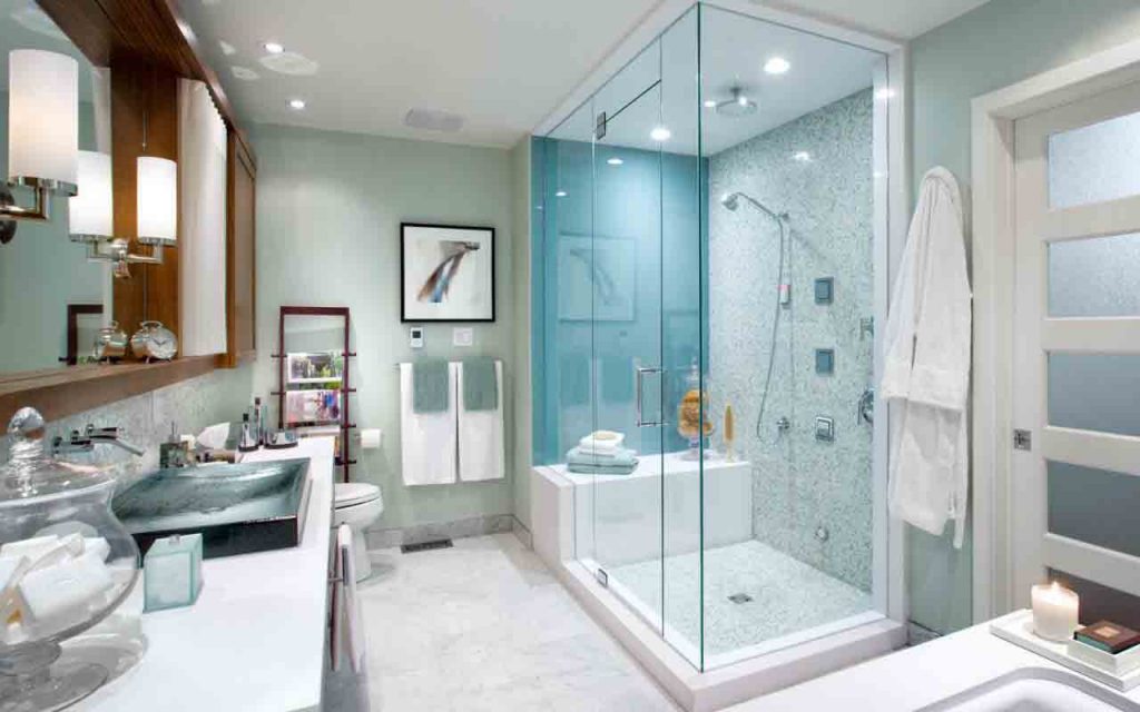 Phòng tắm kính mang đến không gian sang trọng, đẳng cấp cho khách sạn