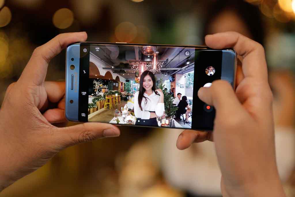 Camera Galaxy Note FE sở hữu công nghệ cảm biến ảnh kép, chống rung tự động giúp Bình Sơn luôn có nhiều khoảnh khắc đẹp, tha hồ sống ảo