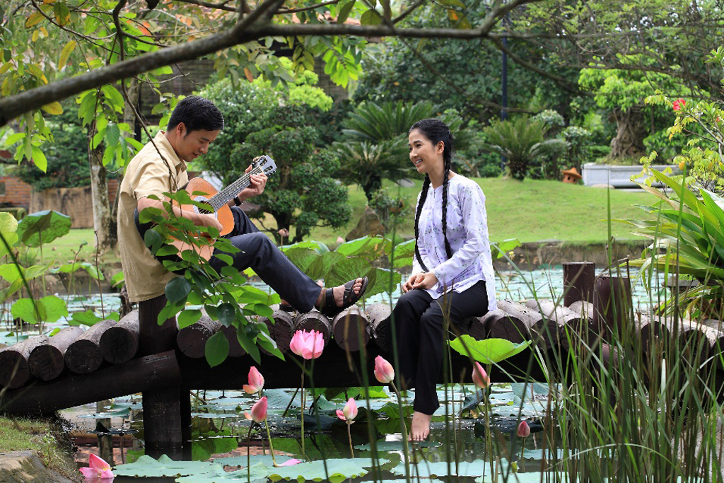 Quỳnh Lam và Đoàn Thanh Tài trong phim Con gái chị Hằng