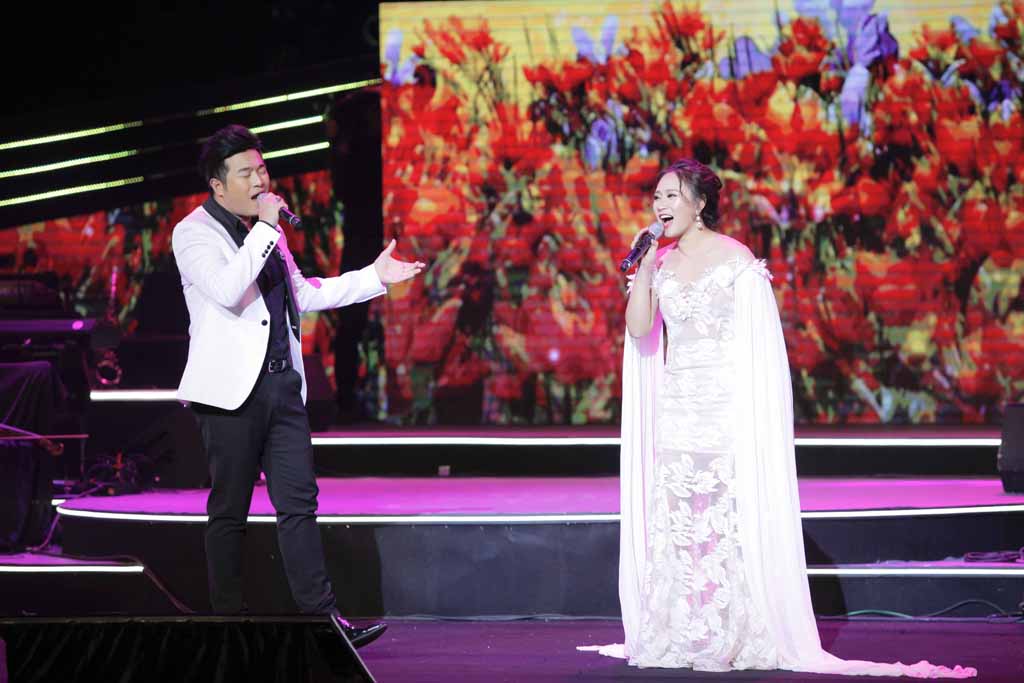 Ca sỹ Minh Quân và Khánh Linh mang không khí vui tươi đến với khán giả qua ca khúc Tết xuân