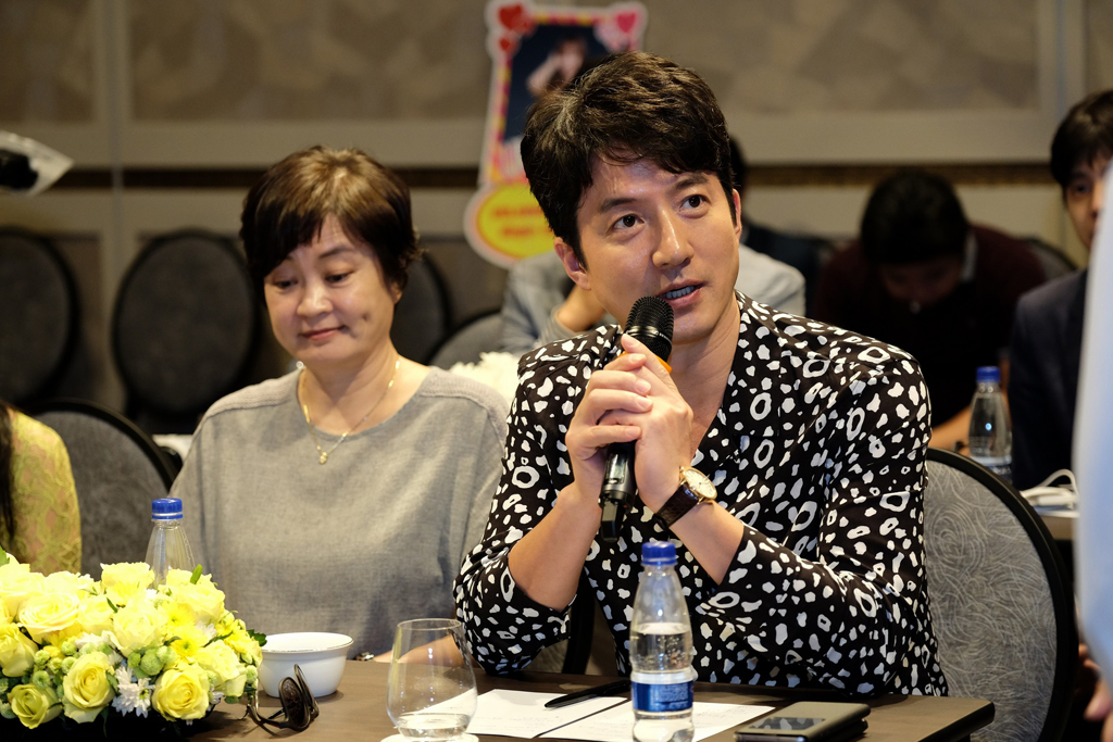 Jung Joon Ho và biên kịch Song Ji Na trả lời trước giới truyền thông