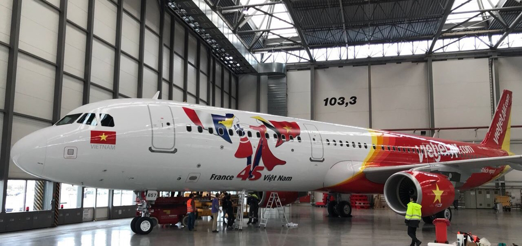 Hình ảnh thực tế của tàu bay mới A321neo đầy ấn tượng tại xưởng láp ráp của Airbus