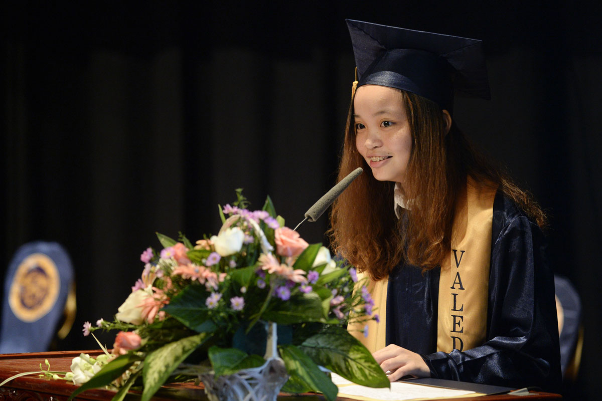 Bạn Bành Thu Hoa, tân thủ khoa năm học 2017-2018 của APU gởi lời tri ân đến gia đình và nhà trường trong buổi lễ