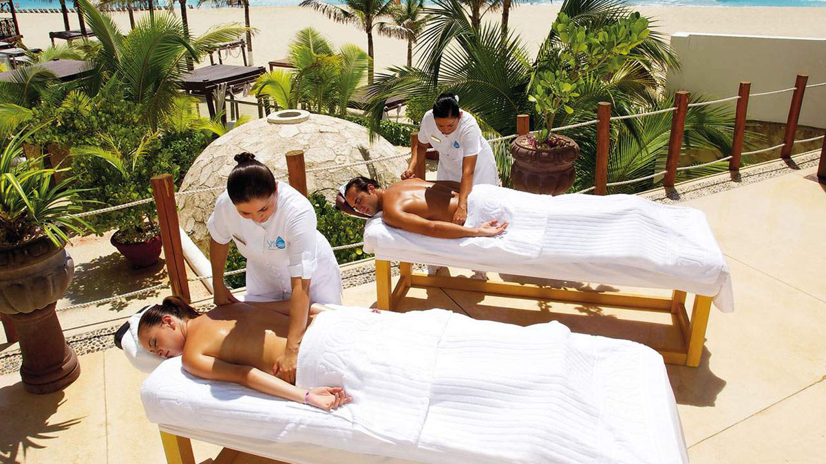 Một loại hình massage của các spa tại khách sạn phục vụ du khách