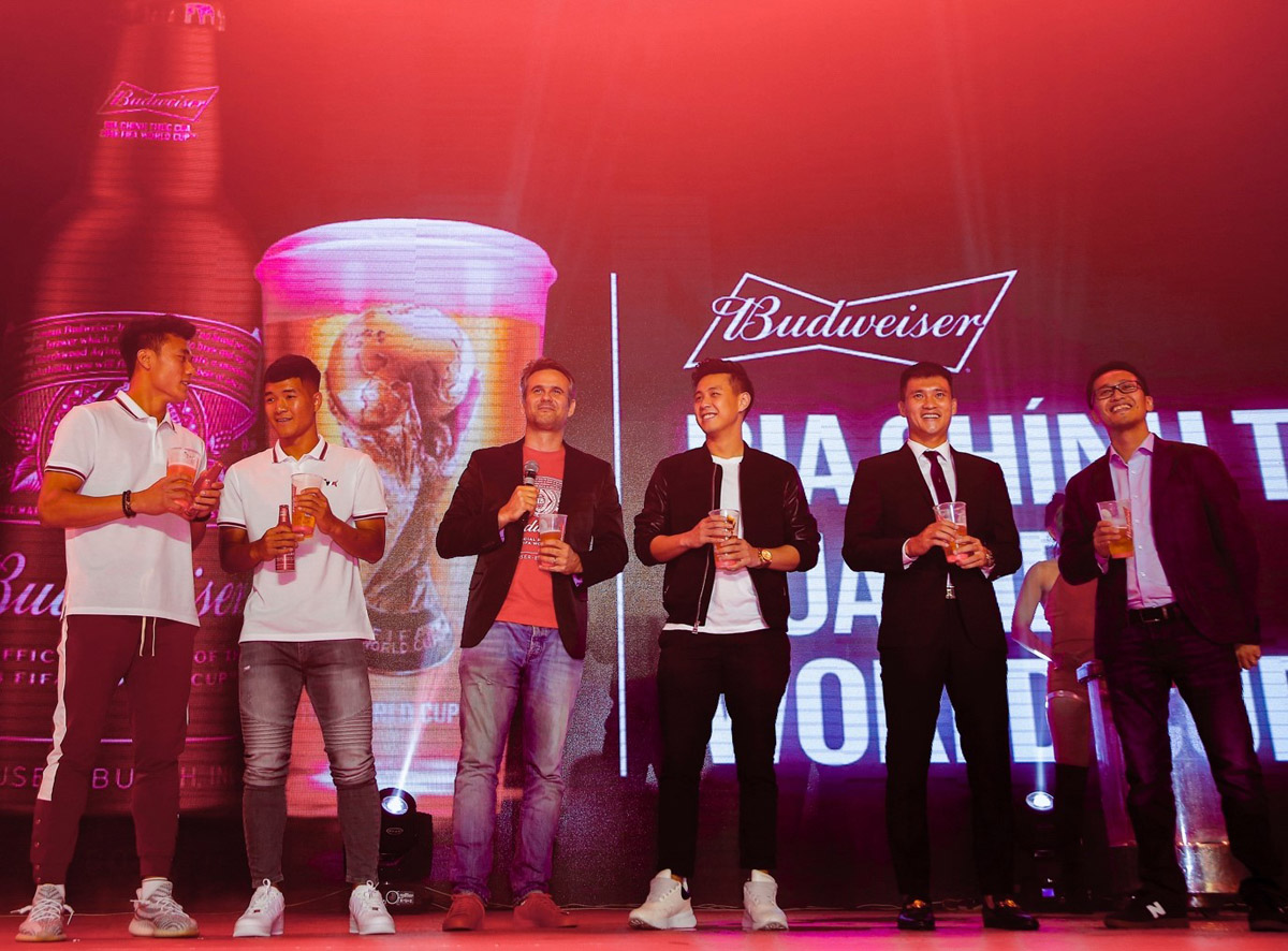 Đội hình may mắn nhất Việt Nam sẽ cùng Budweiser sang Nga xem World Cup 2018