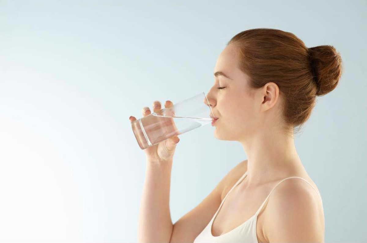 70% cơ thể chúng ta là nước, chính vì thế bạn phải cung cấp nước đầy đủ hằng ngày