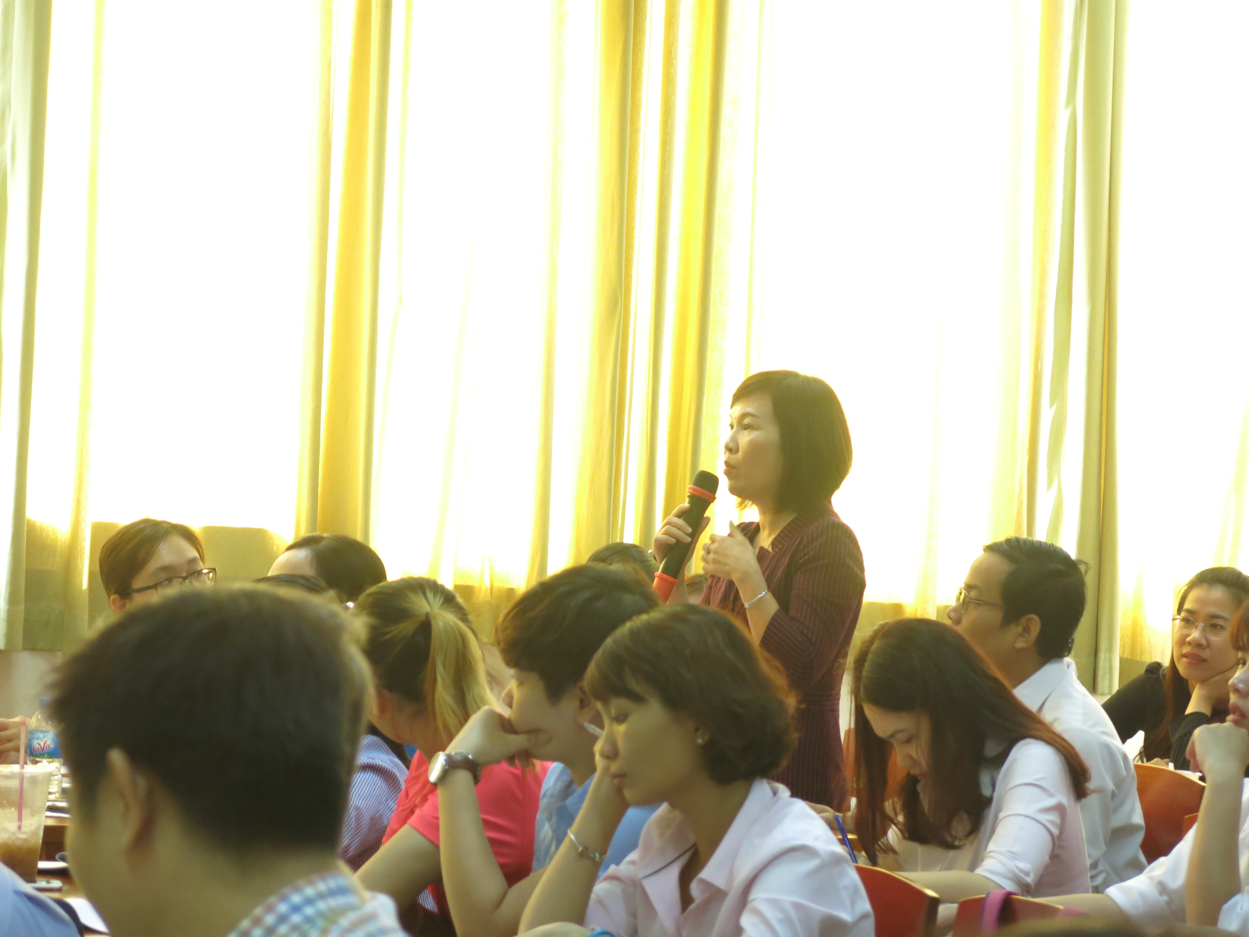 Bác sĩ Trần Thị Minh Nguyệt, chuyên gia dinh dưỡng Học viện JMG chia sẻ tại hội nghị