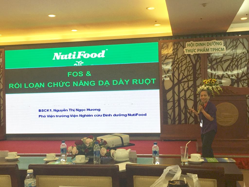 Bác sĩ CK1 Nguyễn Thị Ngọc Hương, Phó viện trưởng Viện nghiên cứu dinh dưỡng NutiFood trình bày về “Fos và rối loạn chức năng dạ dày ruột”