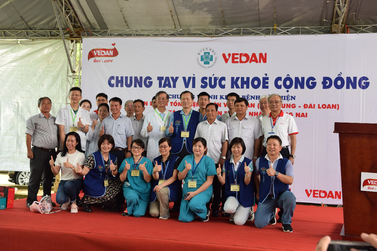 Các cấp lãnh đạo tỉnh Đồng Nai, cùng đại diện Vedan Việt Nam và đoàn y bác sĩ Tổng bệnh viện Vinh Dân