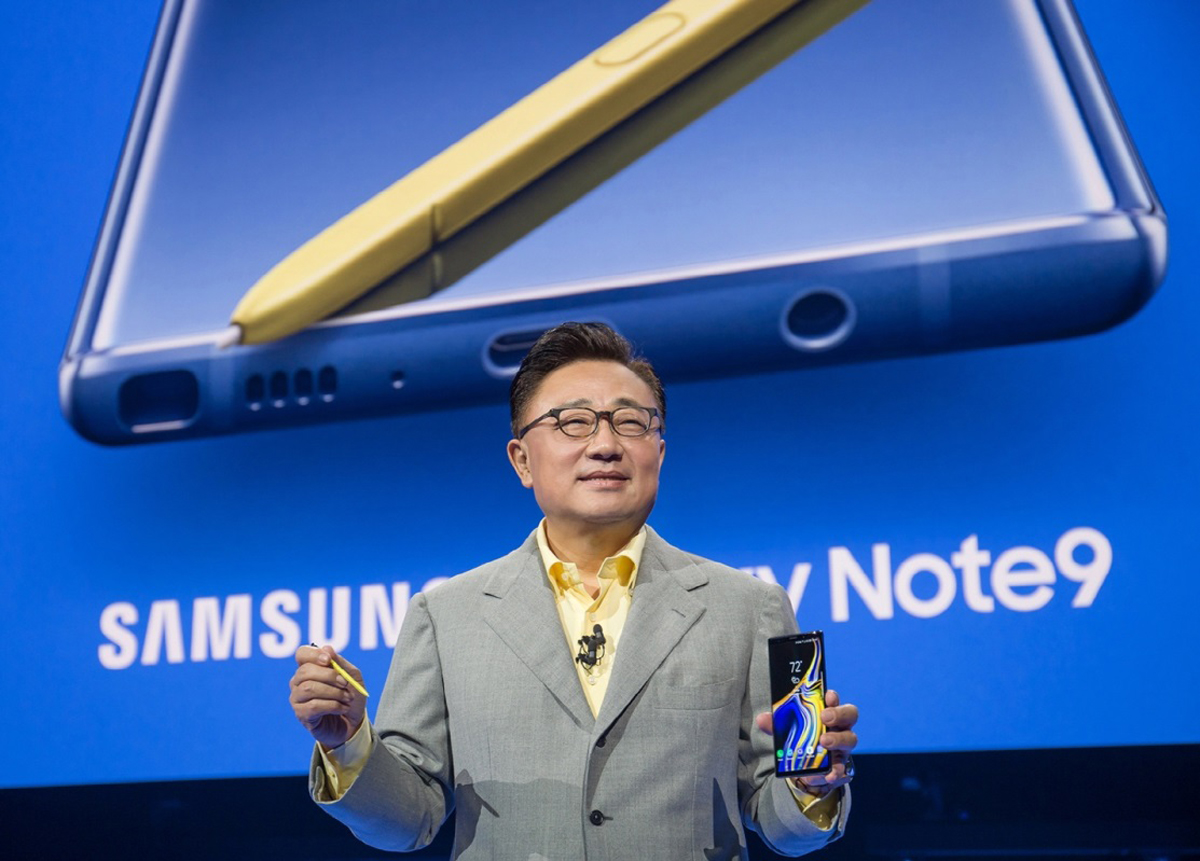 Với hiệu suất cao và khả năng vận hành trong suốt một ngày dài, bút S Pen cải tiến và camera AI, Samsung gói gọn toàn bộ trải nghiệm di động trong một thiết bị duy nhất mang tên Galaxy Note9