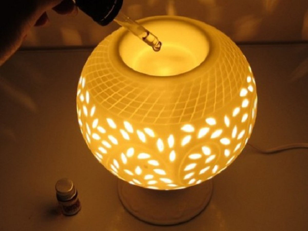 Dùng đèn xông tinh dầu để khuếch tán hương thơm