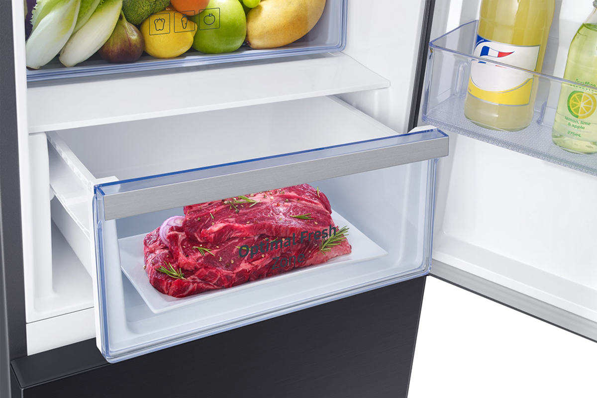 Ngăn đông mềm Optimal Fresh Zone với công nghệ đông mềm -1oC là tính năng nổi bật của dòng tủ lạnh BMF của Samsung, mang đến giải pháp lưu trữ tiên tiến, giữ thịt cá tươi ngon lâu hơn hai lần so với tủ lạnh thông thường