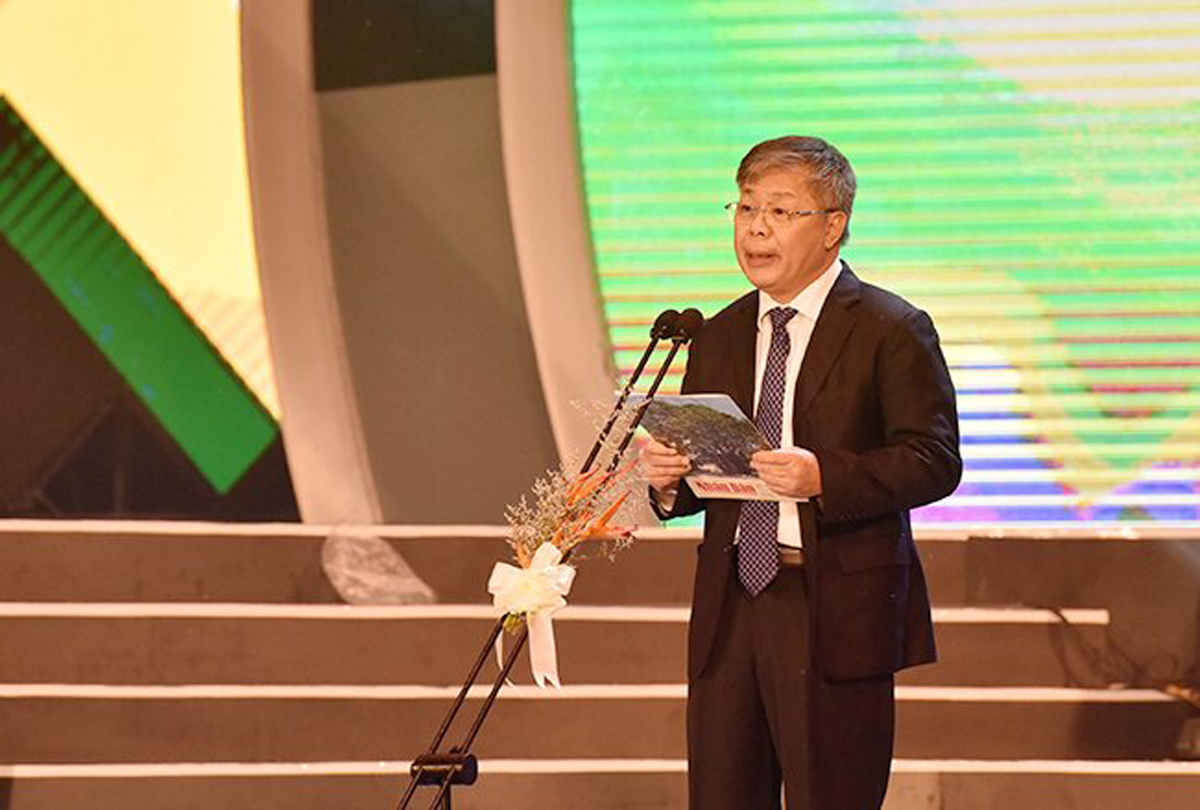 Nhà báo Phan Huy Hiền, Phó Tổng biên tập Báo Nhân Dân, Chủ tịch Quỹ Hạt giống Việt phát biểu tại lễ trao học bổng