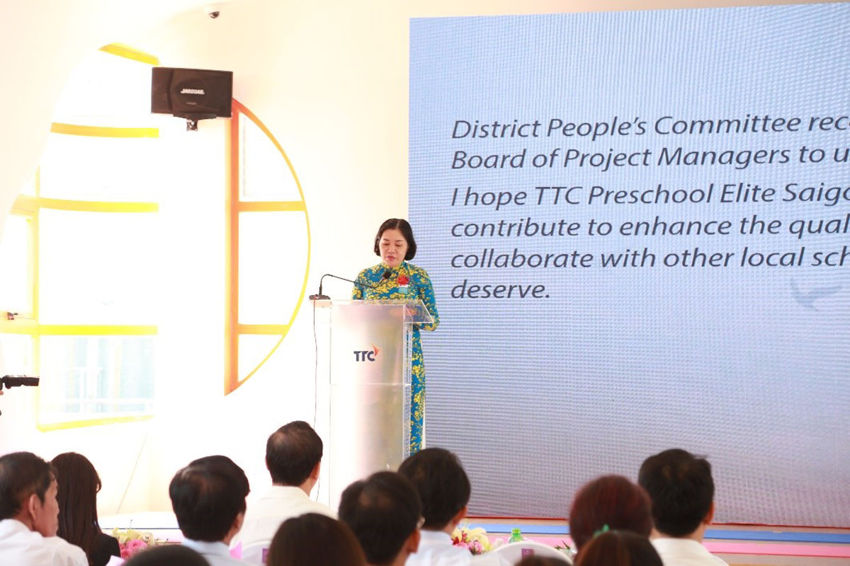 Bà Vũ Thị Mỹ Ngọc - Phó chủ tịch UBND Quận 3 phát biểu chúc mừng tại chương trình