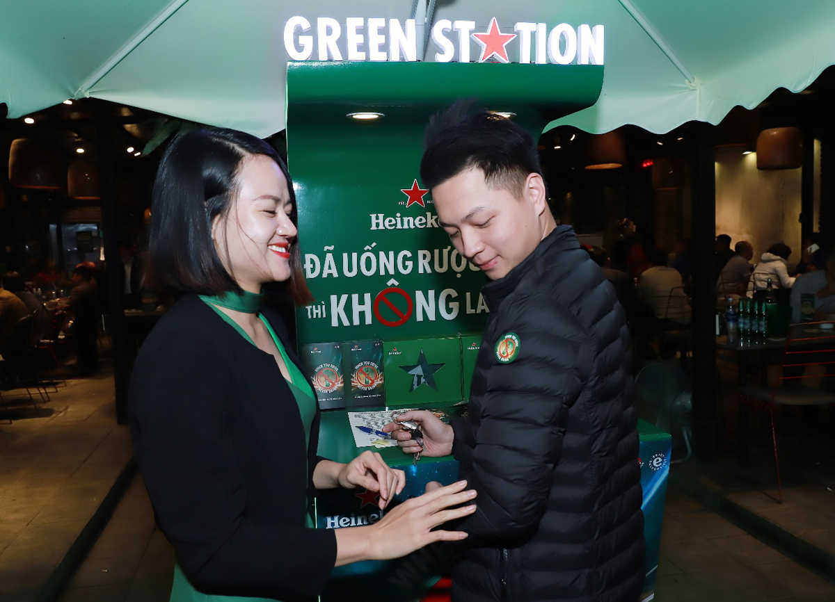 Green Station nơi hướng dẫn khách hàng sử dụng các dịch vụ hỗ trợ về nhà an toàn của Heineken