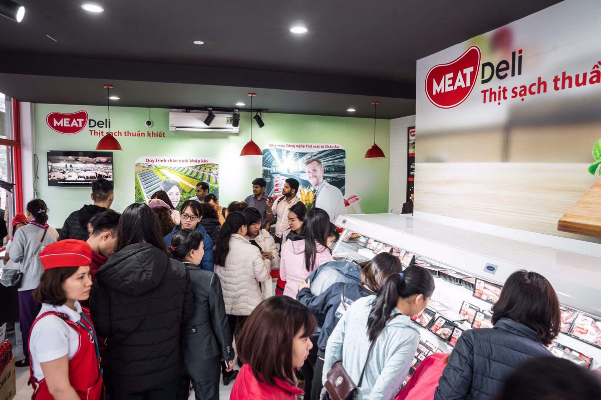 Ngay trong sáng ra mắt thị trường, Meat Deli đã được nhiều bà nội trợ ở Hà Nội chọn lựa