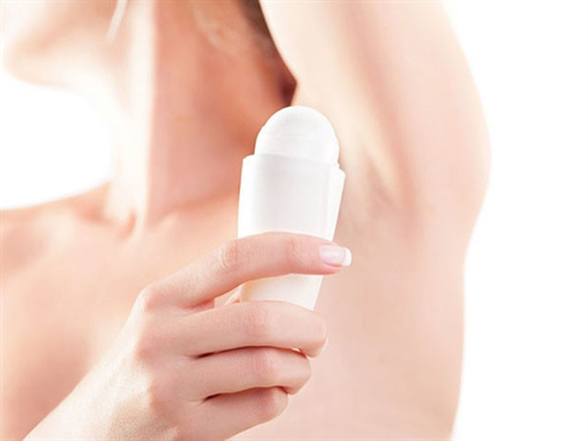 Sử dụng khử mùi có thành phần hóa học dễ gây kích ứng da