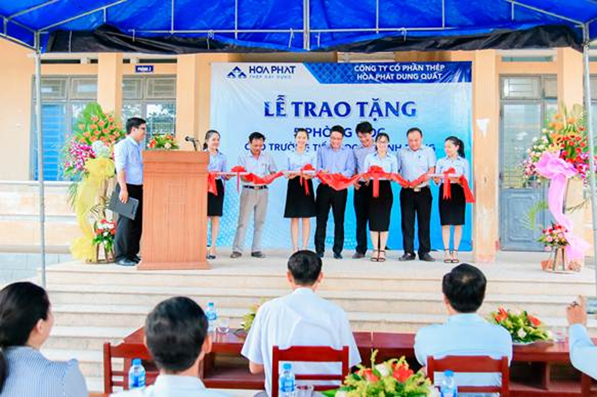  Công ty CP Thép Hòa Phát Dung Quất trao tặng 5 phòng học cho trường tiểu học xã Bình Đông, huyện Bình Sơn, tỉnh Quảng Ngãi