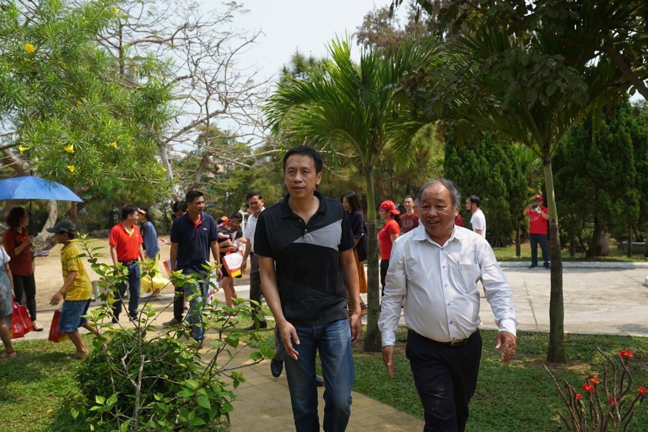 Phó tổng giám đốc Vietjet Nguyễn Thanh Sơn và Giám đốc Làng trẻ em SOS Nguyễn Quang Thái