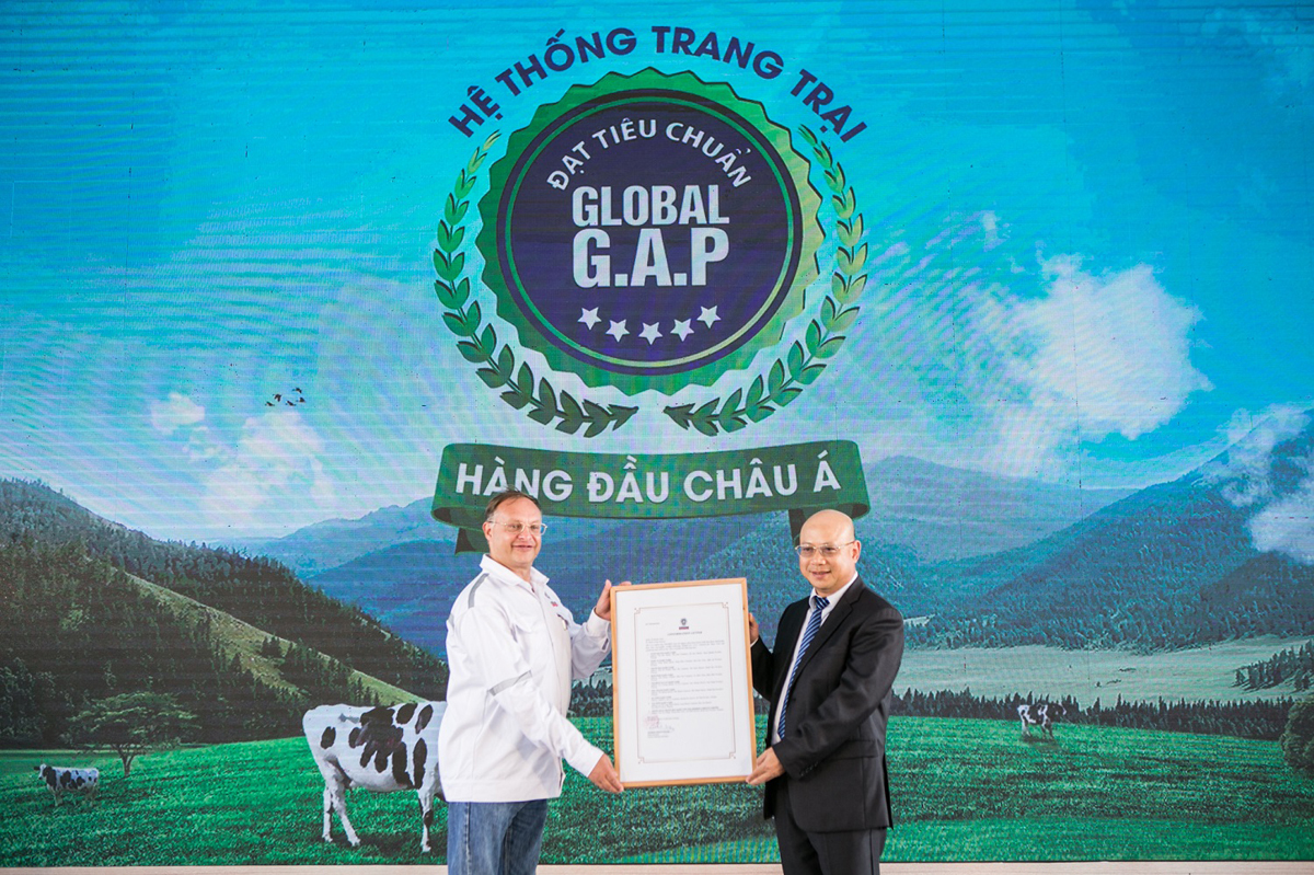 Vinamilk là công ty sở hữu “Hệ thống trang trại bò sữa đạt tiêu chuẩn Global G.A.P. lớn nhất châu Á” do Tổ chức Bureau Veritas Certification chứng nhận