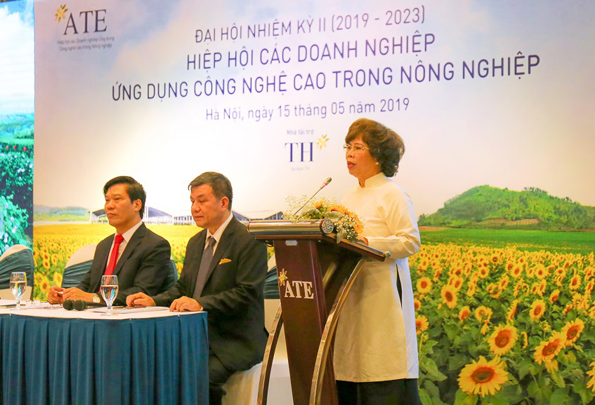 Bà Thái Hương phát biểu tại đại hội và tin rằng việc đưa công nghệ cao vào nông nghiệp là một cuộc cách mạng để đạt được những thành tựu to lớn