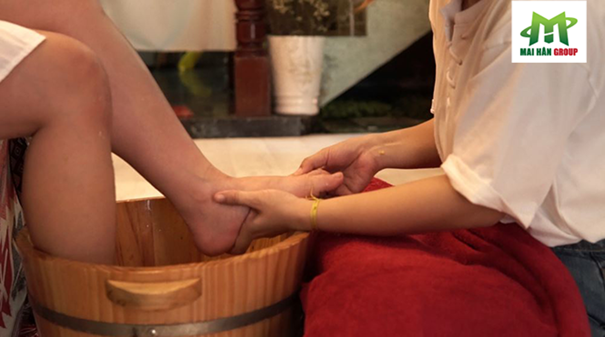 Massage ngâm chân thư giãn tại spa