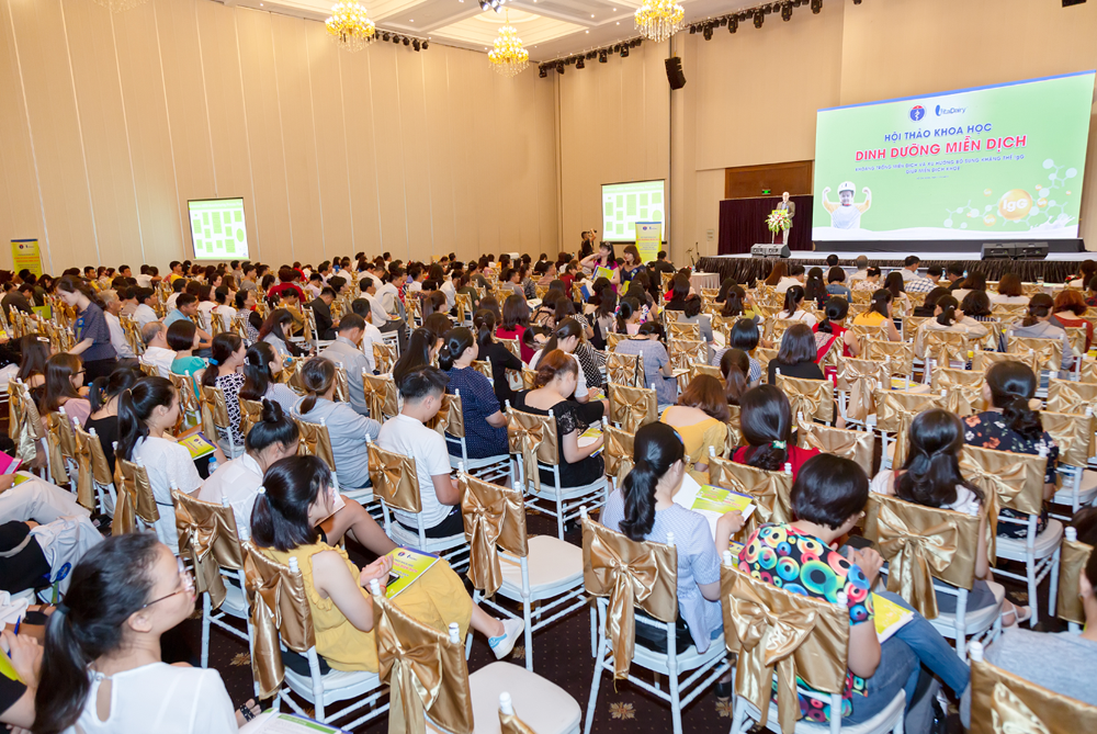 Hội thảo thu hút đông đảo các bà mẹ trẻ quan tâm đến vấn đề dinh dưỡng miễn dịch cho con