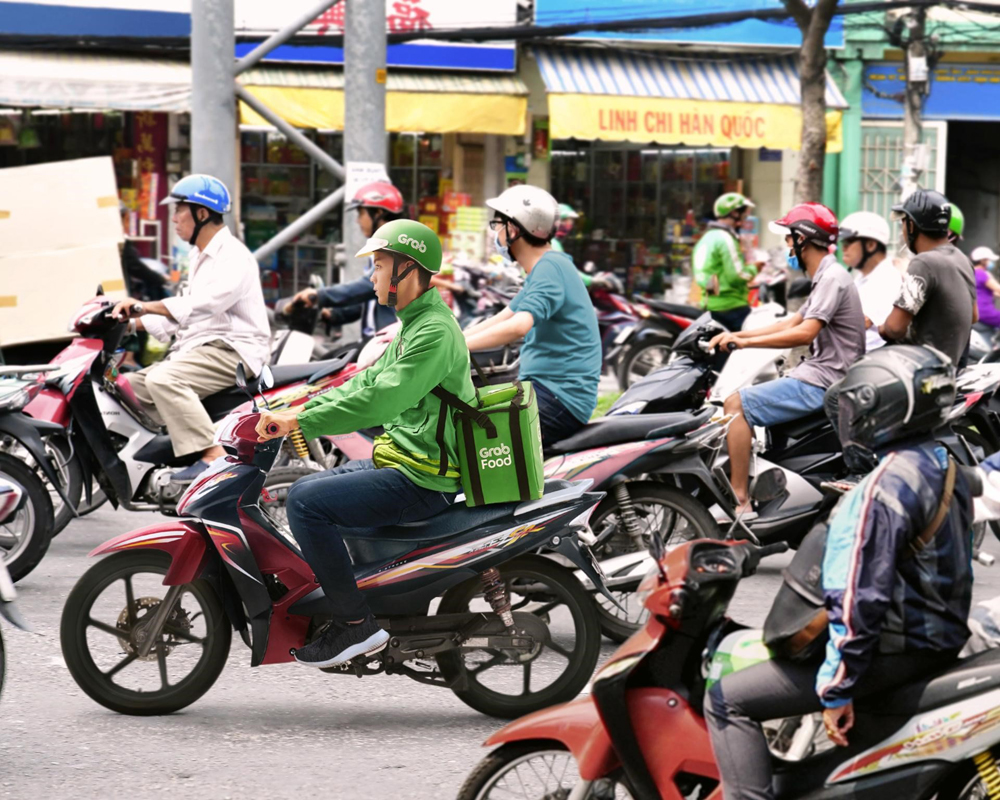 Tận dụng lực lượng “shipper" đông đảo từ các nền tảng giao nhận thức ăn, hàng quán có thể tiết kiệm thời gian và chi phí vận hành “online"