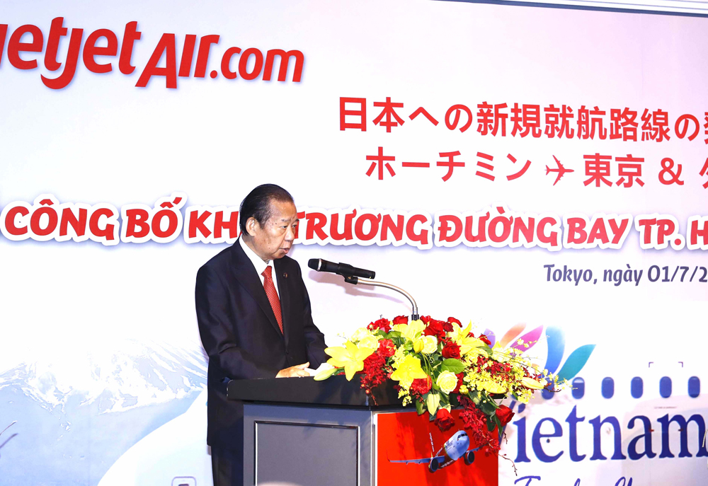 Ông Nikai Toshihiro, Tổng Thư ký Đảng Dân chủ Tự do Nhật Bản, Chủ tịch Liên minh Nghị sĩ hữu nghị Nhật Bản – Việt Nam đại diện chính phủ Nhật Bản chúc mừng tại sự kiện của Vietjet 