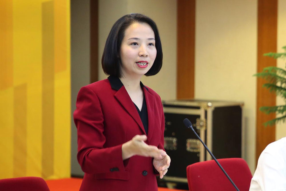 Bà Lê Quang Thục Quỳnh phát biểu trong phiên thảo luận