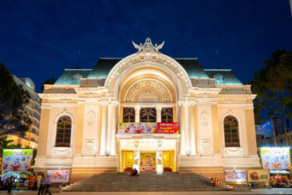 “Bay lên những ước mơ” cùng máy bay Amy của Vietjet xuất hiện nổi bật tại Nhà hát Thành phố Hồ Chí Minh