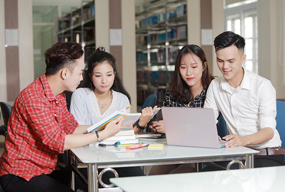 Sinh viên Duy Tân luôn nỗ lực trong học tập để tiếp nhận các vị trí làm quản lý tại doanh nghiệp