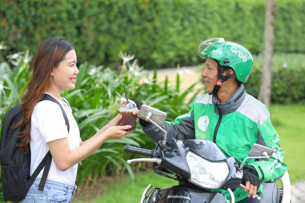 Sự quan tâm của khách hàng dù nhỏ nhưng cũng sẽ giúp các bác tài cảm thấy yêu công việc hơn