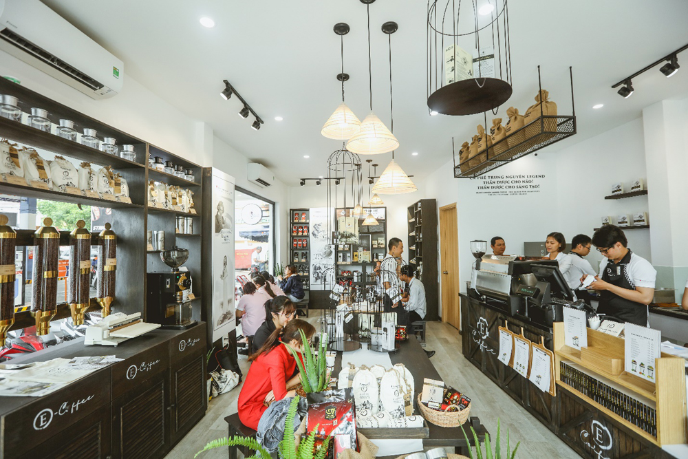 Cửa hàng Trung Nguyên E-Coffee với hệ sản phẩm cà phê năng lượng khác biệt và thiết kế kiến trúc đặc biệt thích hợp cho mọi đối tác hợp tác đầu tư