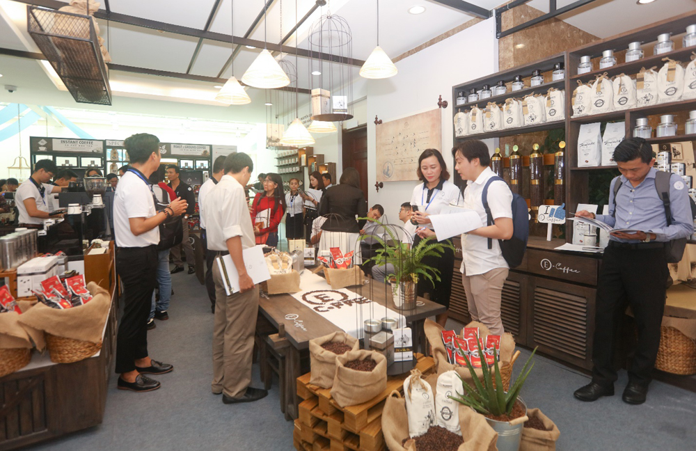 Trung Nguyên E-Coffee là một thế giới cà phê đầy đủ với hơn 100 loại sản phẩm cà phê của Trung Nguyên Legend, G7, Trung Nguyên từ máy móc, trang thiết bị, công cụ dụng cụ, ly cốc tách… cho nhu cầu tiêu dùng cà phê cá nhân và kinh doanh ngành cà phê